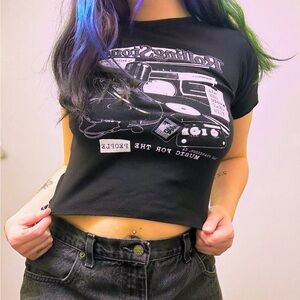 Rolling stone black and white cropped T! Gives that perfect alternate aesthetic!